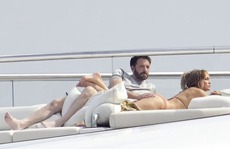 Jennifer Lopez - Ben Affleck tình tứ trên du thuyền