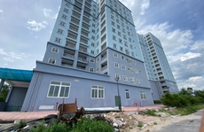 CLIP: Cận cảnh khu tái định cư trên 'đất vàng' bị bỏ hoang ở Hà Nội