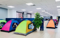 Nhiều ngân hàng ở TP HCM cho nhân viên 'ăn ngủ, làm việc' tại văn phòng