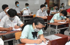 Thi tốt nghiệp THPT: Thí sinh căng thẳng làm bài thi tổ hợp