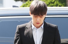 “Hoàng tử gác mái” Park Yoo Chun bị quản lý lật mặt, dọa bóc phốt