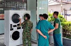 Doanh nghiệp ủng hộ máy giặt sấy cho Bệnh viện dã chiến số 5