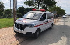 Xe cấp cứu 'chở người dương tính SARS-CoV-2' vượt chốt trên QL 51