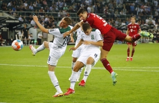 Siêu sao Lewandowski 'nổ súng', Bayern Munich thoát thua trận ra quân Bundesliga