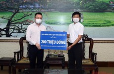 Báo Nhân Dân tặng 300 triệu đồng hỗ trợ người dân TP HCM gặp khó khăn do dịch Covid-19