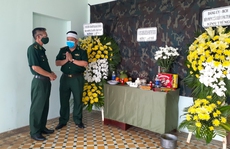 Sĩ quan biên phòng lập bàn thờ bái vọng mẹ qua đời ở bệnh viện dã chiến