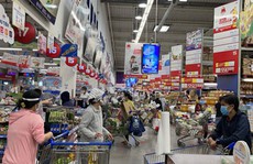 Hàng hóa dồi dào để người dân mua sắm