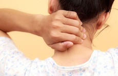 Tê tay, đơ cổ liên tục, bệnh gì?