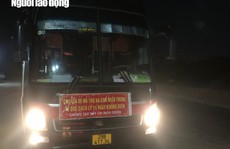 Quảng Bình bắt quả tang xe khách lén chở 36 người từ phía Nam về quê