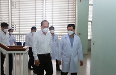 Nhân viên y tế tại Bệnh viện Hồi sức Covid-19 phải làm 3 ca 4 kíp