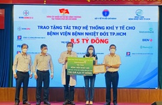 Vietcombank TP HCM hỗ trợ, chia sẻ cùng tuyến đầu Thành phố đẩy lùi đại dịch Covid-19