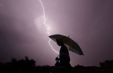 Đi đám cưới, 17 người bị sét đánh chết, chú rể bị thương