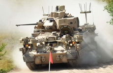 Mỹ thử bắn đạn thật với xe tăng mini không người lái Ripsaw M5