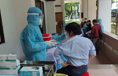 Dị ứng nhiều thứ, hồi nhỏ tiêm vắc-xin bị hành, giờ tiêm ngừa Covid-19 được không?