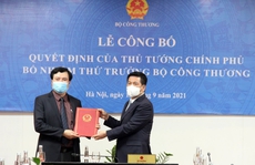 Trao quyết định bổ nhiệm Thứ trưởng Nguyễn Sinh Nhật Tân
