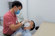 Bác sĩ Trương Hữu Khanh: Test nhanh âm tính, đừng vội chủ quan!