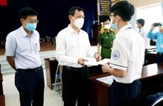 Bệnh viện Chợ Rẫy trao học bổng đến hết đại học cho học sinh mồ côi vì Covid-19
