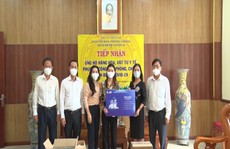 Quỹ Từ thiện Kim Oanh tặng 1500 túi thuốc an sinh cho bệnh nhân mắc Covid-19.