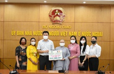 Trao quà của kiều bào quyên góp ủng hộ phòng, chống Covid-19 trong nước