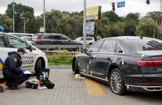 Hơn 10 viên đạn găm trúng xe cố vấn tổng thống Ukraine