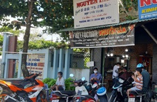 Nới giãn cách, tiệm hớt tóc ở Cần Thơ phải ngồi chờ đến lượt