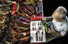 Tác phẩm 'Nghệ nhân đóng giày 90 tuổi' đoạt huy chương bạc cuộc thi ảnh quốc tế