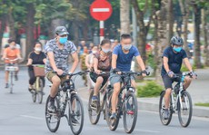 NÓNG: Người dân Hà Nội được tập thể dục ngoài trời, trung tâm thương mại hoạt động trở lại
