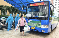 Co.op Food dùng xe buýt giao hàng cho người dân TP HCM