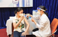 'Tiêm trộn' vắc-xin Moderna và Pfizer: Các nước thực hiện thế nào?