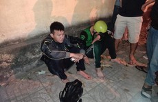 Nhiều người cùng lúc truy bắt 2 tên cướp liều lĩnh ở quận Tân Bình