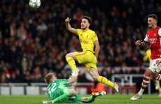 Sao Bồ Đào Nha tỏa sáng, Liverpool hạ Arsenal vào chung kết League Cup