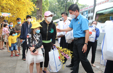 Hơn 1.000 vé xe miễn phí cho thanh niên công nhân về quê đón Tết