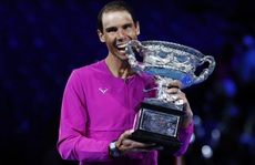 Ngược dòng thắng ngoạn mục Medvedev, Nadal phá kỷ lục Grand Slam
