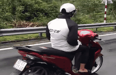 CLIP: Thanh niên đi xe máy “chơi ngông” khi vượt đèo Hải Vân
