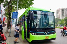 Bao giờ xe buýt 'lột xác'?