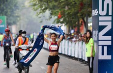 “Nữ hoàng điền kinh” Nguyễn Thị Oanh vô địch và phá kỷ lục tại VPBank Hanoi Marathon 2022