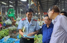 3 giờ sáng, Bộ trưởng Lê Minh Hoan xuất hiện ở chợ đầu mối Bình Điền