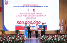 Agribank trao tặng Quỹ học bổng Trường Đại học Ngân hàng TP. Hồ Chí Minh