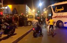 Xả súng tại đền thờ ở Iran, tiếng kêu cứu thảm thiết