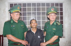 Bắt đối tượng trốn truy nã 22 năm ở bìa rừng nước Lào