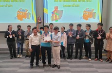 Học sinh Việt Nam vô địch cuộc thi lập trình robot tại Singapore