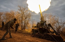 Ukraine tiếp cận Kherson, Mỹ chuyển vũ khí 'chưa từng sử dụng'
