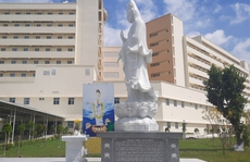 Yêu cầu di dời tượng Phật trong khuôn viên bệnh viện ngàn tỉ