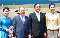 Loạt đại bác chào mừng Chủ tịch nước Nguyễn Xuân Phúc thăm chính thức Thái Lan