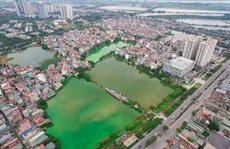 Cận cảnh những hồ nước ở Hà Nội nguy cơ bị “khai tử” để làm nhà, làm đường