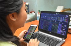 Cổ phiếu hôm nay 24-11: Thị trường xanh ngát vào phút chót