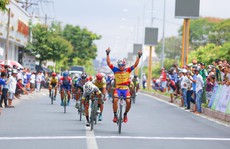 Phạm Quốc Cường về nhất chặng 1 cuộc đua xe đạp VOH 2022