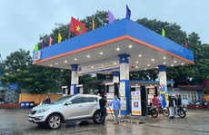 Bình ổn giá xăng, tôn trọng thị trường
