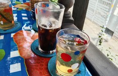 Thanh niên ngã xuống đường sau khi uống 3 ly cà phê