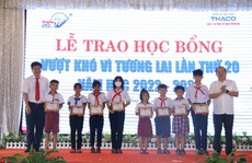 Báo Đồng Nai trao học bổng 'Vượt khó vì tương lai'